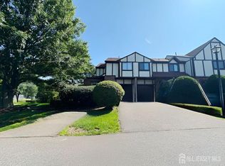 2 Devonshire Ct, Ewing, NJ 08628