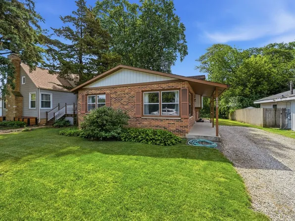 629 N Lakeview Dr, Round Lake, IL 60073