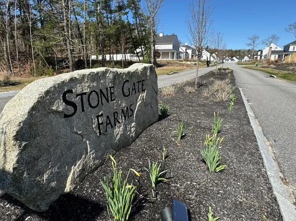 38 Stone Gate Dr, Plymouth, MA 02360