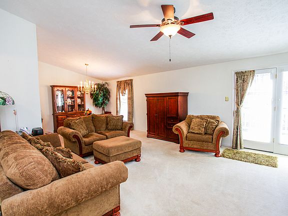 3rd image of 9605 Meredith Woods Ct