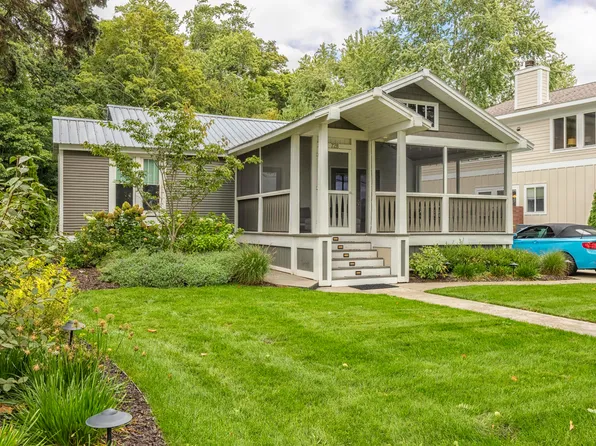728 Lake St, Saugatuck, MI 49453