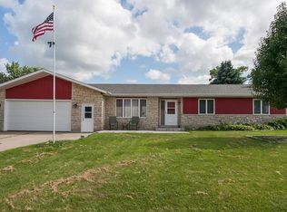 1209 E 2nd St, Anamosa, IA 52205