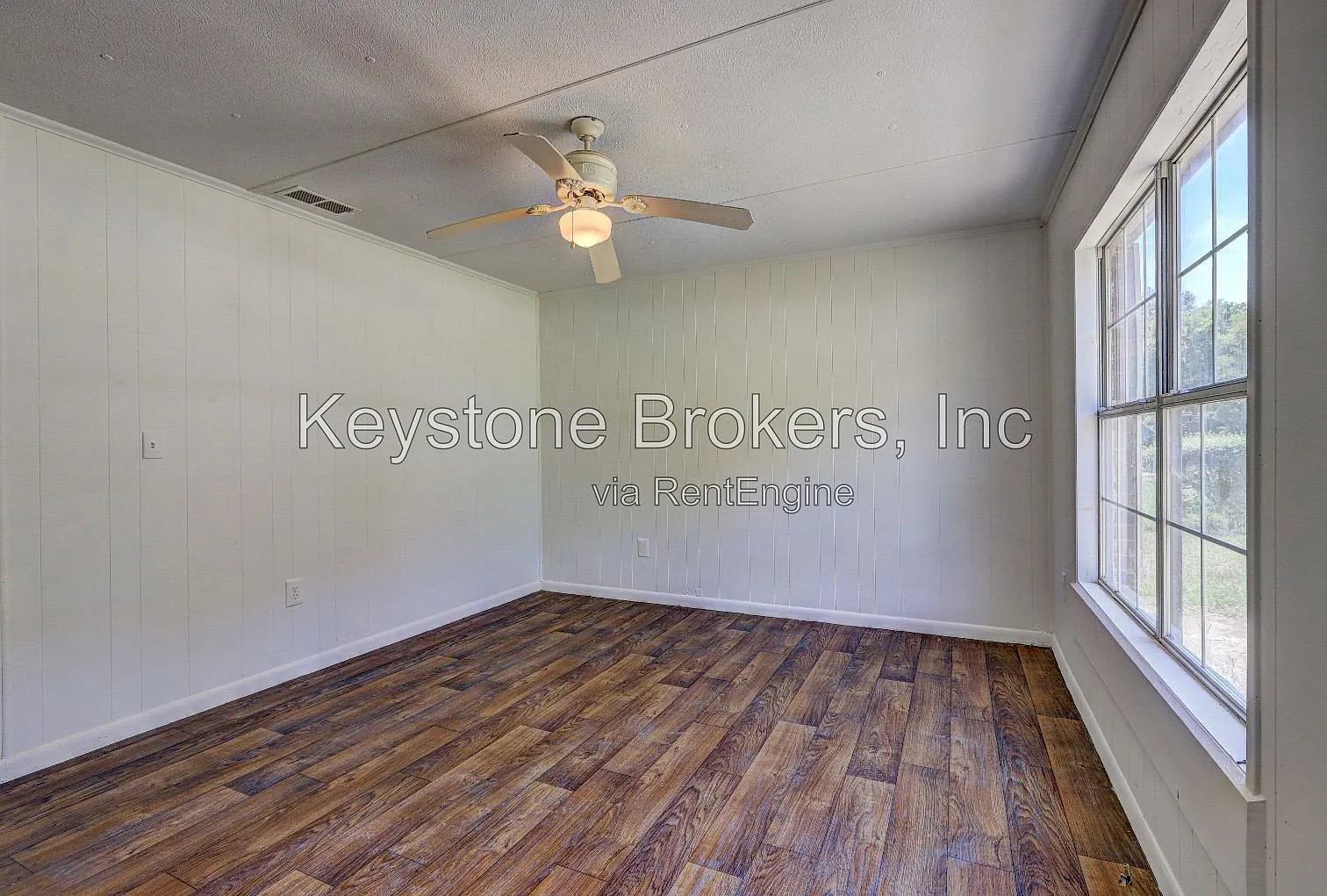 4 bed, 2.0 bath, 1200 sqft, $850 — Photo 2