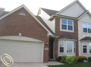 1037 Paddock Dr UNIT 1, South Lyon, MI 48178