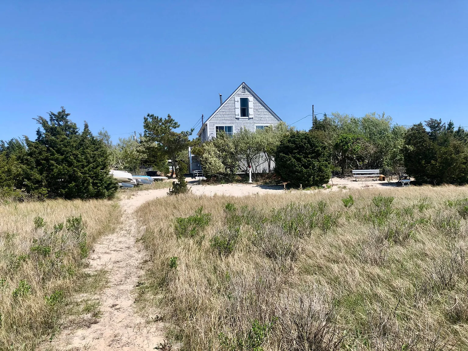 Gerard Drive Waterfront Beach Bungalow — Photo 1