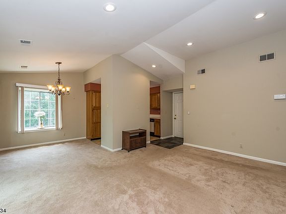 3rd image of 16 Ray Ct