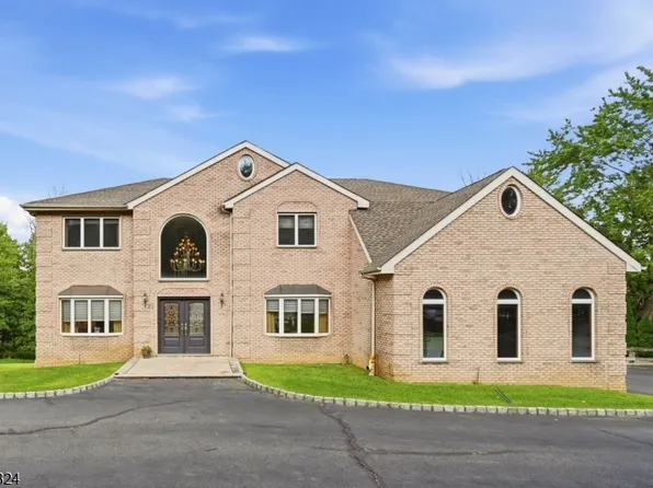27 Sparrowbush Rd, Mahwah Twp., NJ 07430