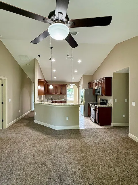 3 bed, 1950 sqft, $1,975 — Photo 4
