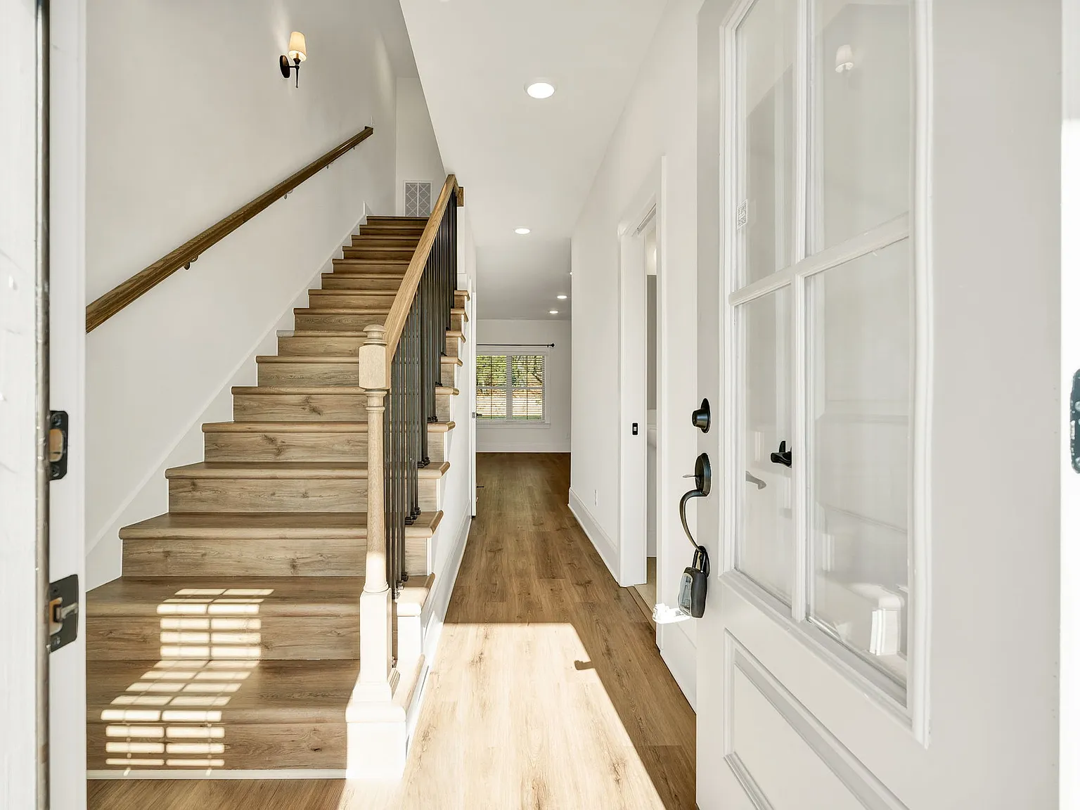 3 bed, 2.5 bath, 1388 sqft, $1,850 — Photo 3