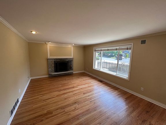 2nd image of 12206 NE 106th St