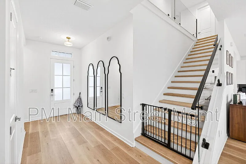 5 bed, 3.5 bath, 3287 sqft, $4,247 — Photo 4