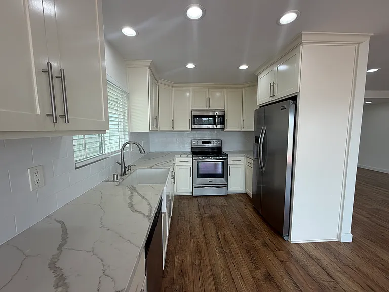 1424 La Linda Dr — Photo 8