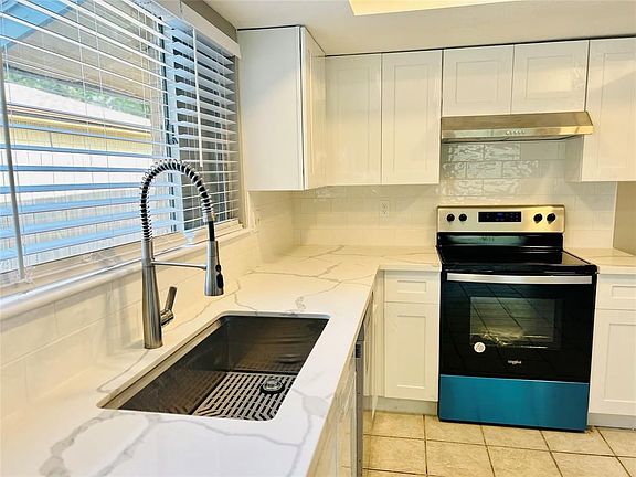 3rd image of 11719 Sela Ln