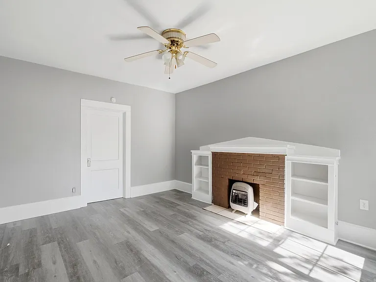 735 Victoria St — Photo 15