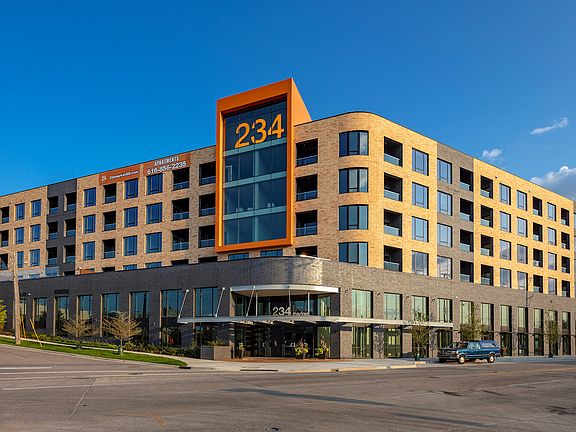 5th image of 234 Market Ave SW #2296289