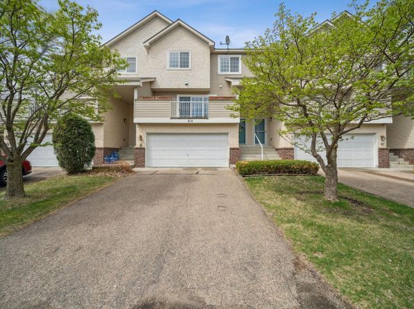 314 Brickyard Dr, Chaska, MN 55318