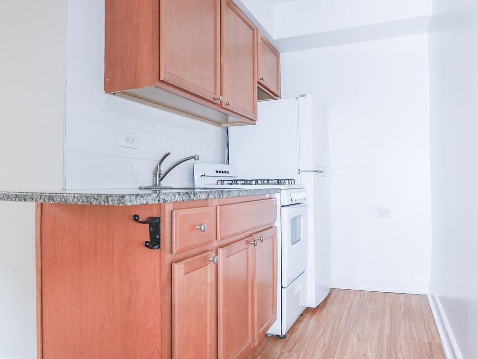 1st image of 534 W Wellington Ave APT 407