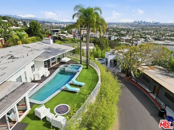 8411 Hollywood Blvd, Los Angeles, CA 90069