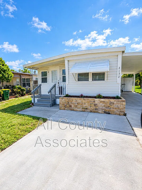 2 bed, 1.0 bath, 920 sqft, $1,100 — Photo 1