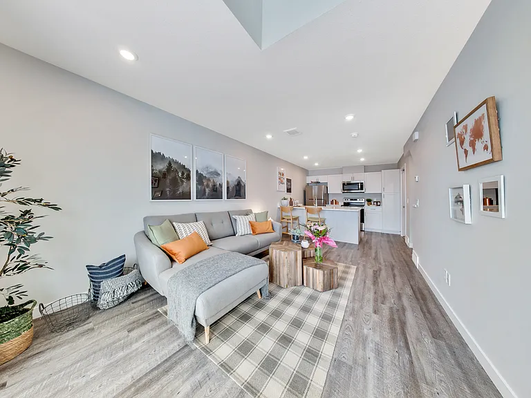 110 Baltzan Blvd — Photo 13