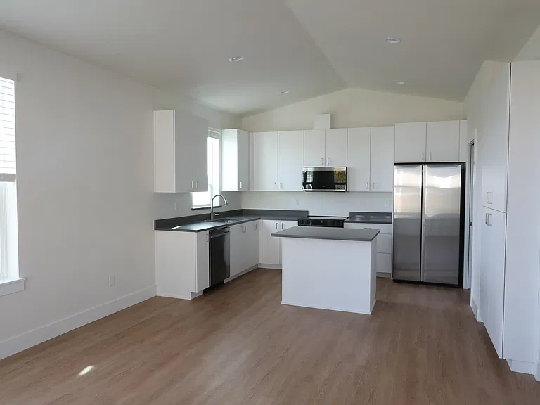 12929 SE Ridgecrest Rd — Photo 2