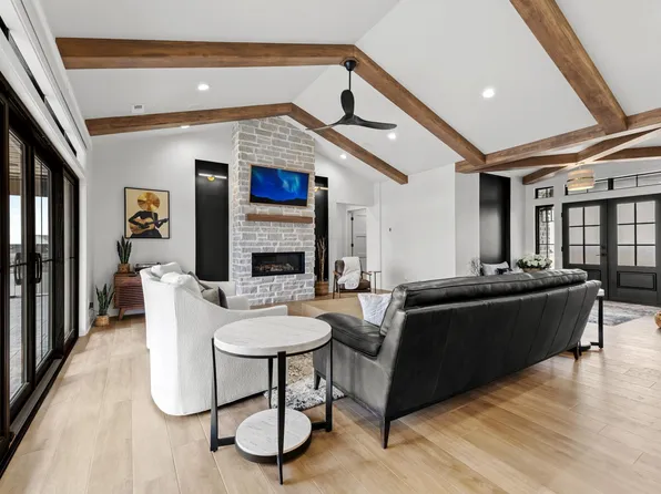 3516 Grayson Dr, Burlington, ND 58722