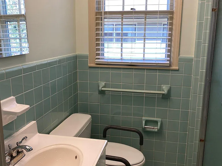 807 Watts Dr SE — Photo 18