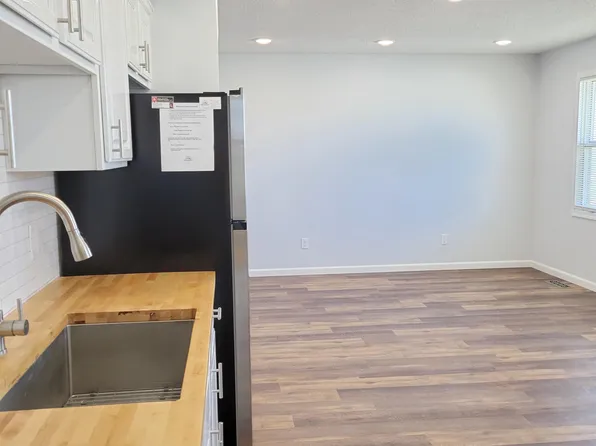 623 Highway T14, Pella, IA 50219