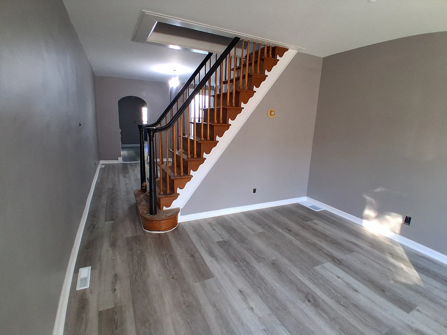 2 bed, 700 sqft, $1,650 — Photo 2