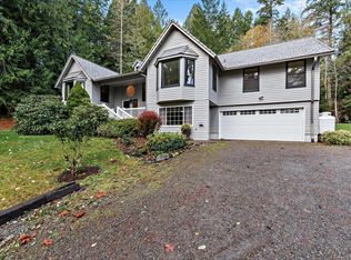 8542 Battle Point Dr NE, Bainbridge Island, WA 98110