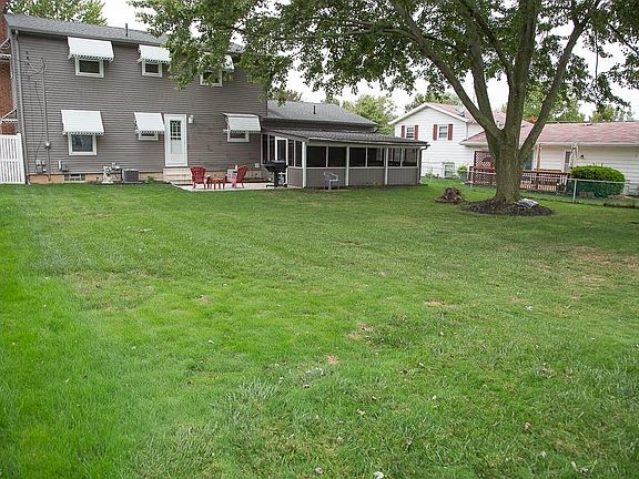 3rd image of 551 N Woodhill Dr