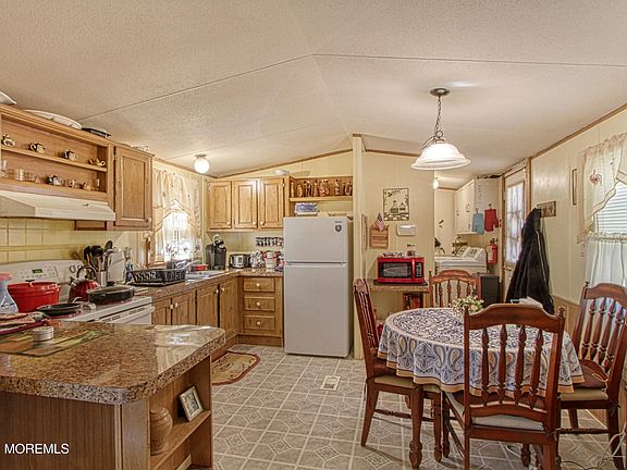 3rd image of 42 Woodchuck Parkway