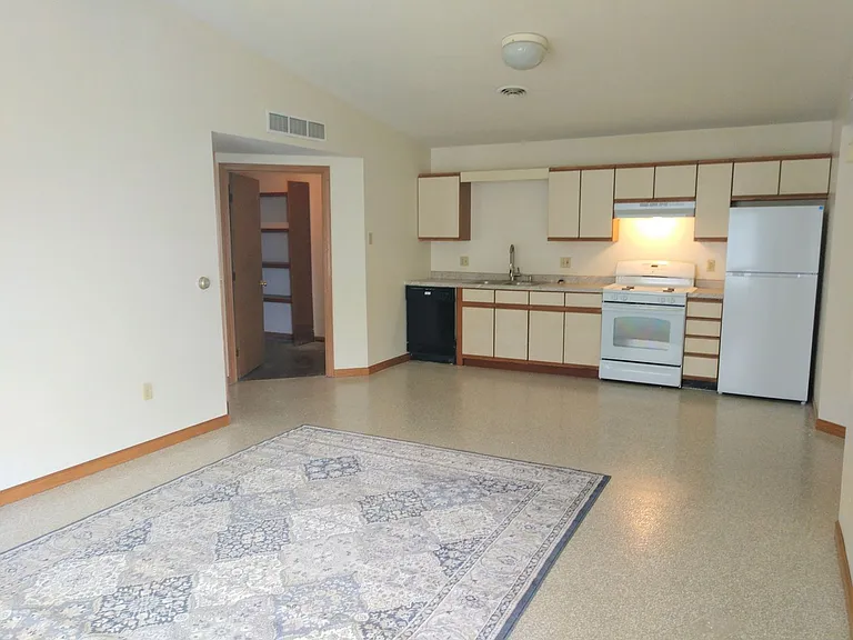 212 S. Silverwood Lane — Photo 2