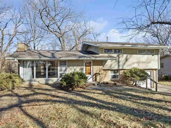 1674 Ridge Rd, Iowa City, IA 52245