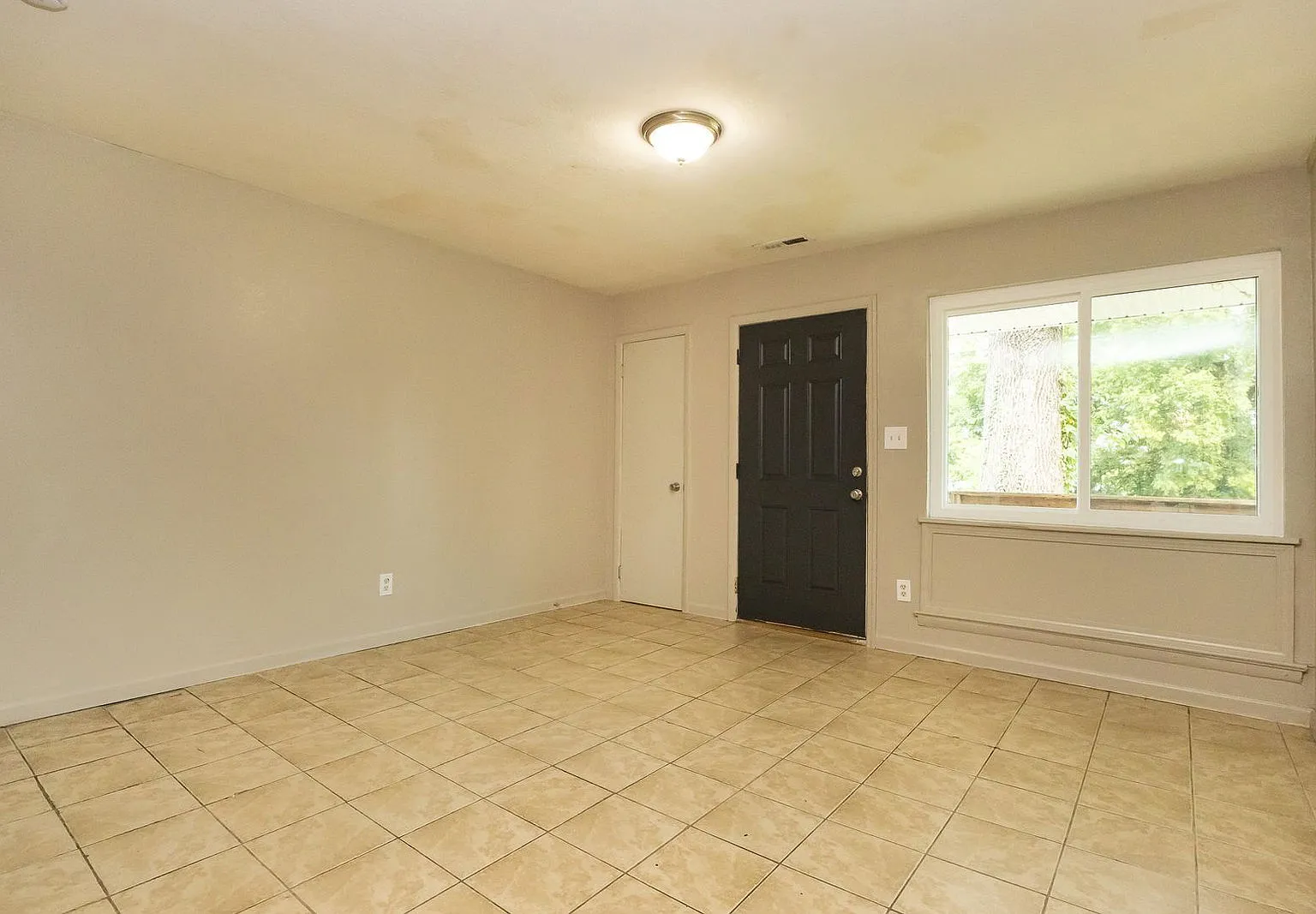 2 bed, 1.0 bath, 786 sqft, $845 — Photo 4