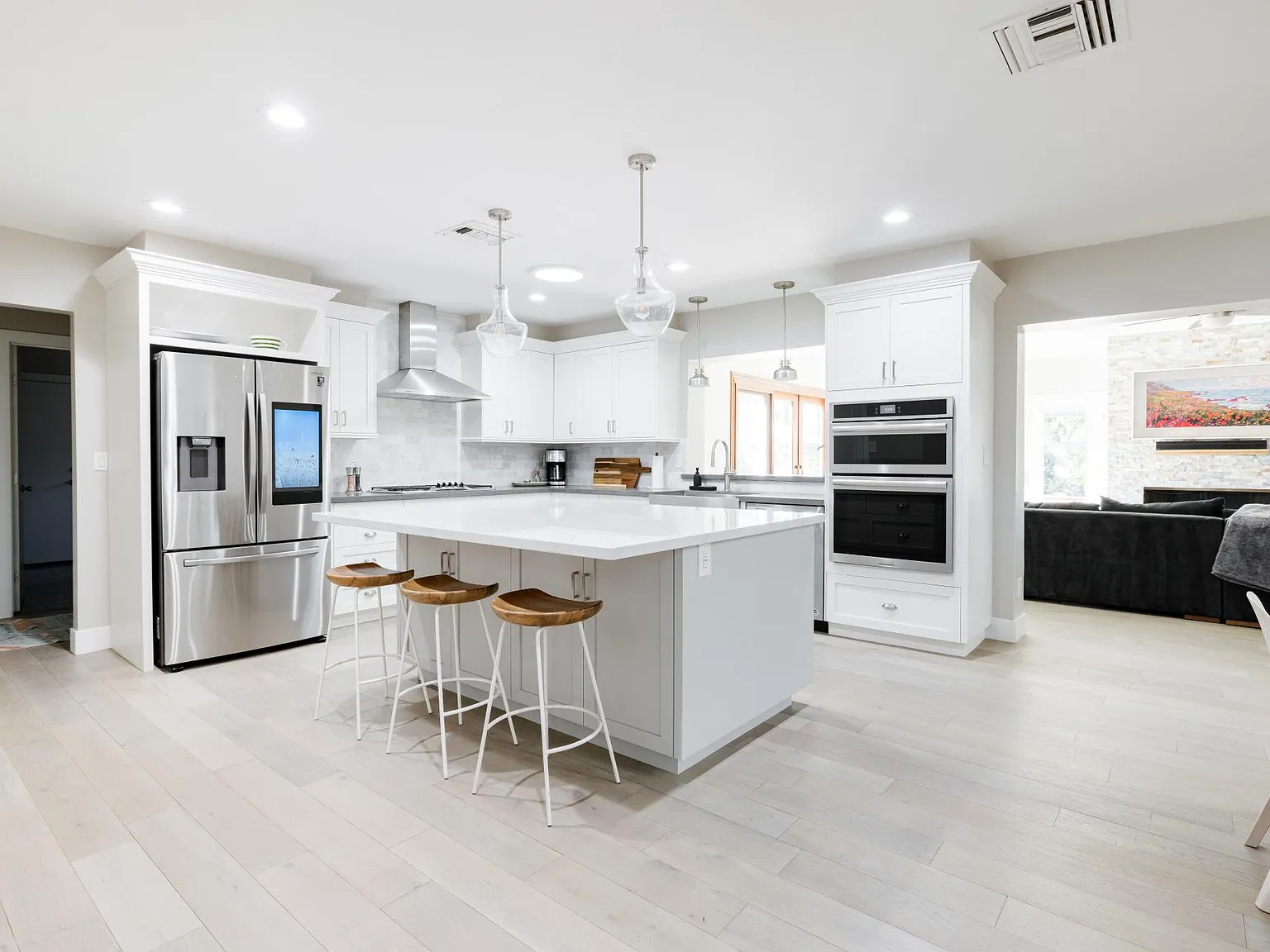 5 bed, 3180 sqft, $10,000 — Photo 3