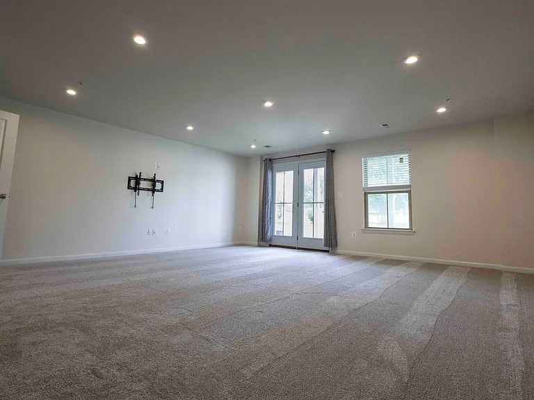 930 Dawes Ct — Photo 11