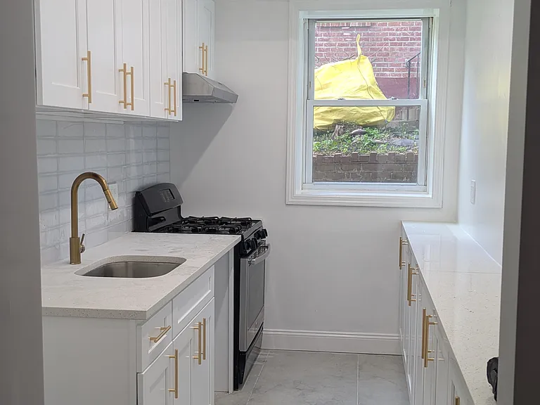 16 Valdale Ave #1 — Photo 3