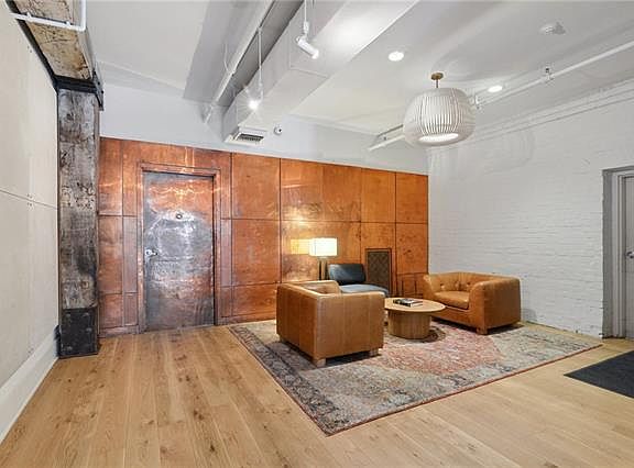 2nd image of 900 S Peters St APT 8