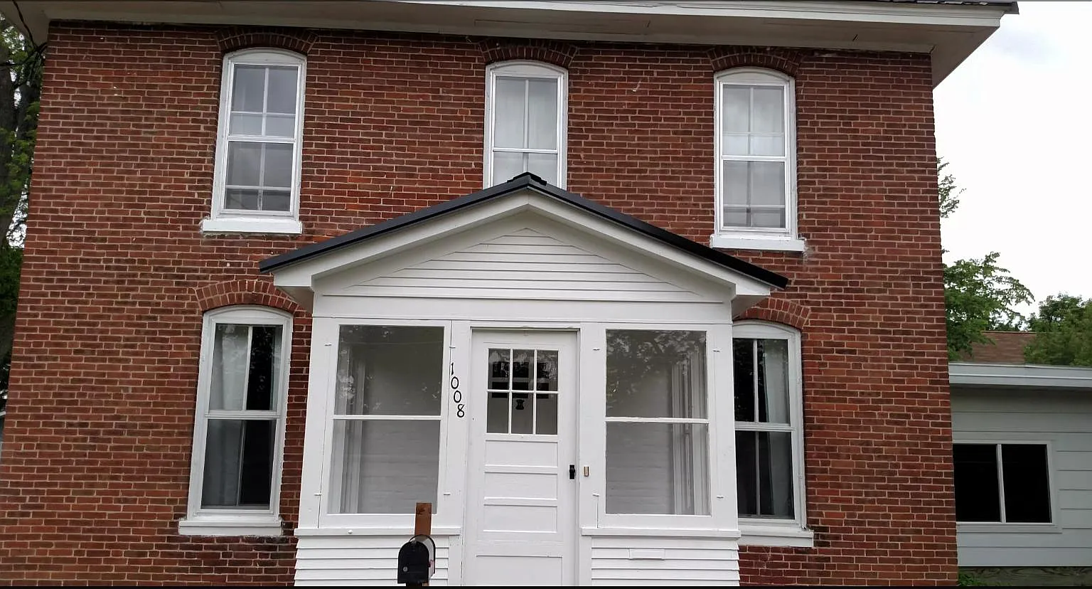 7 bed, 2412 sqft, $2,350 — Photo 1