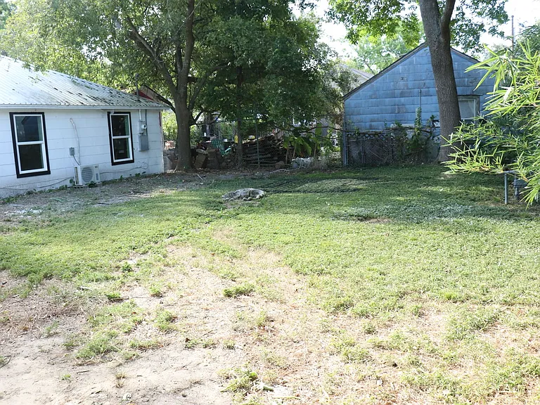 1206 Montgomery St — Photo 20