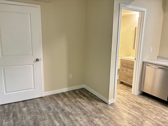 3rd image of 1422 Marquette St #5