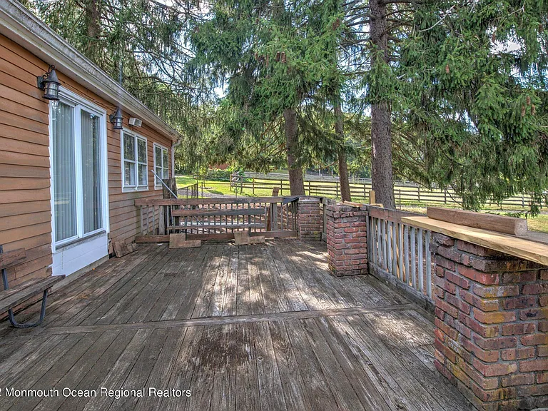 284 Millstone Rd — Photo 9