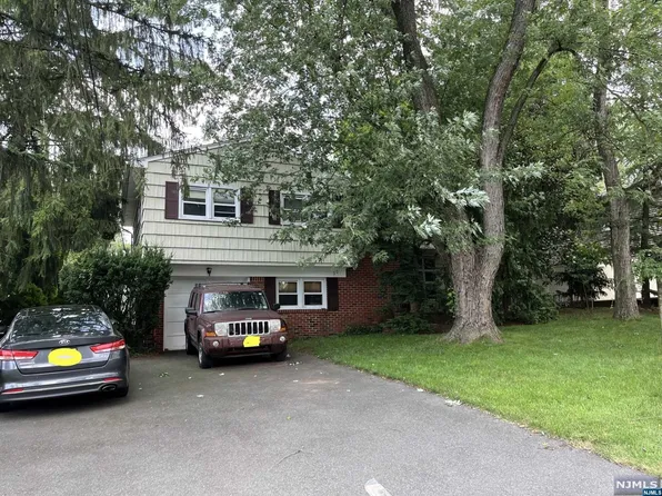 30 Hopper Ave, Westwood, NJ 07675