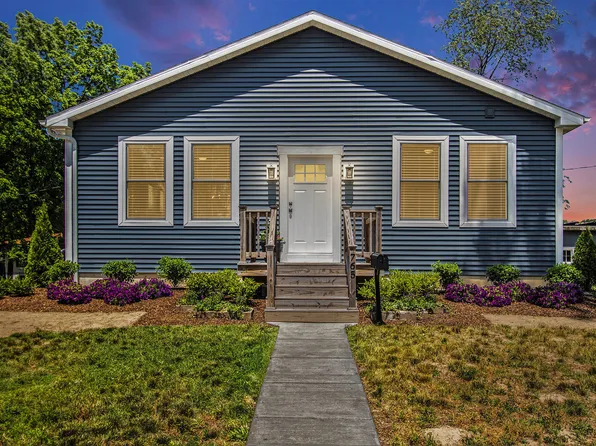 765 S Haven Pl, South Haven, MI 49090