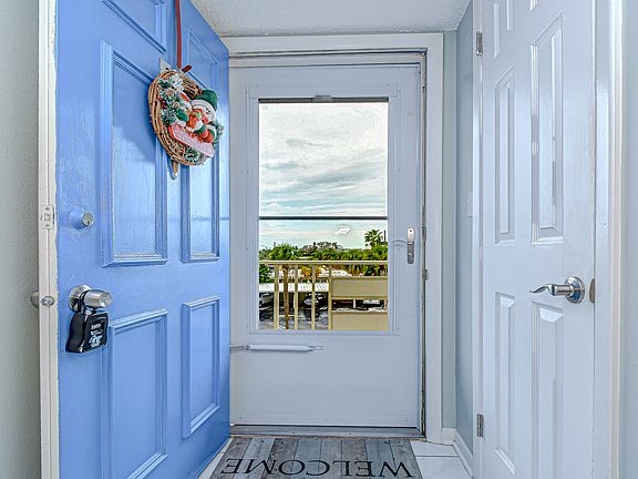 3rd image of 5575 Gulf Blvd #323-1