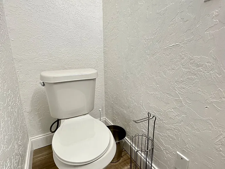 1212 NW Bessie Ave — Photo 16