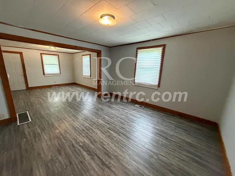 1206 Robinson St — Photo 9