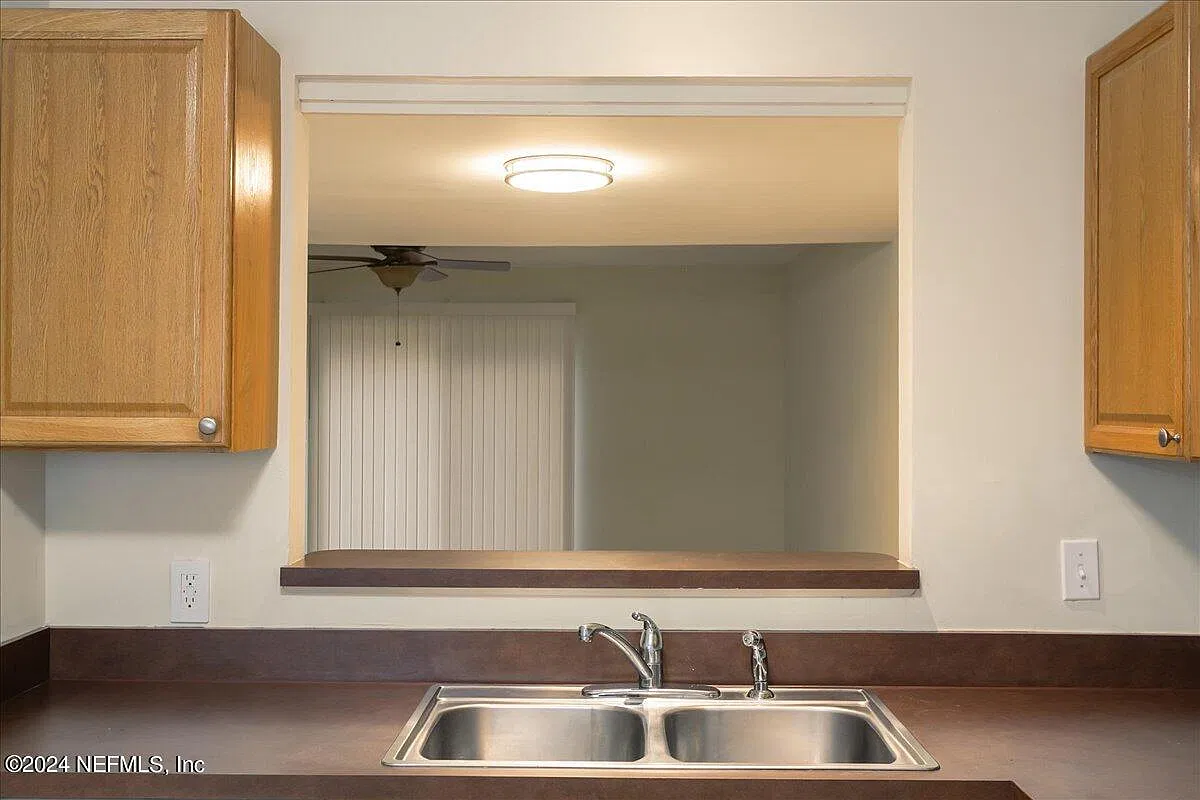2 bed, 2.5 bath, 1258 sqft, $1,425 — Photo 4