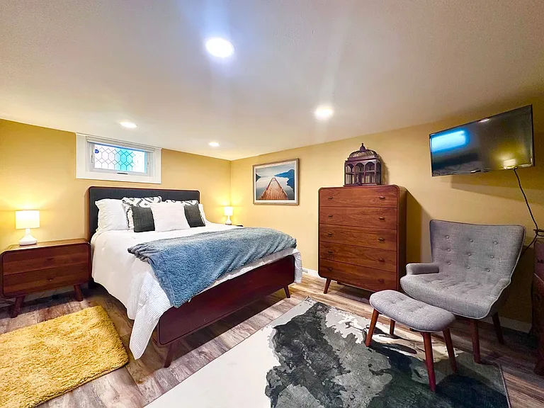 Modern Comfort Meets Convenience Fully Furnished 2-Bedroom ADU in Milwaukie! — Photo 13